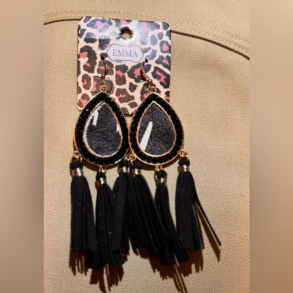 EARRINGS - Picture 1 of 1